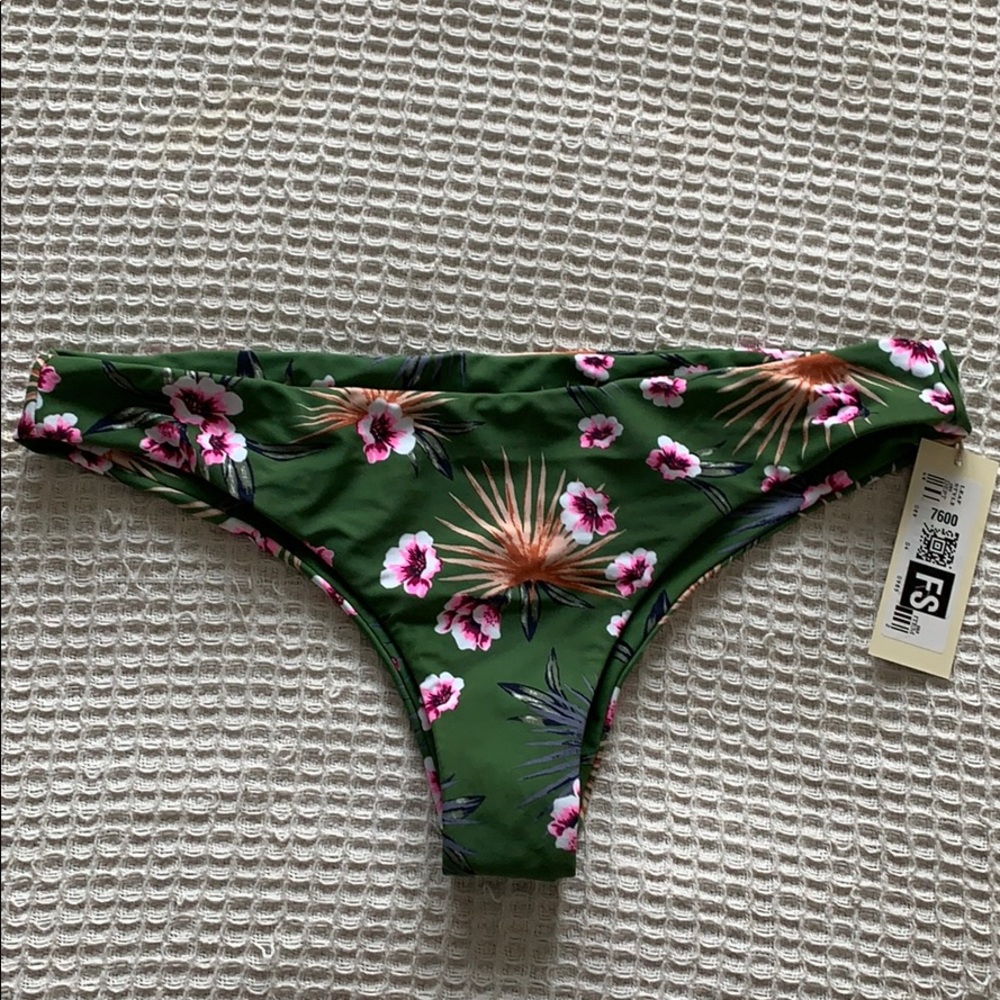 Tori Praver cheeky bikini bottom